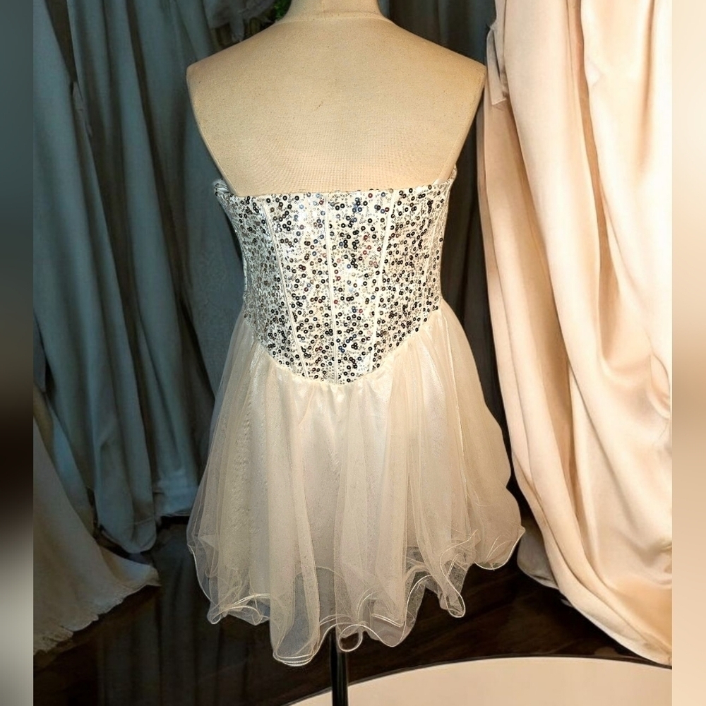 Deb Strapless White and Gold Dress. Size 22. Chiffon Flare Skirt - Picture 5 of 12